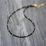 collier perles noires fines